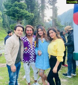 Sameksha Instagram - Thanks everyone for giving so much love to us and GALLAN TERI. We have entered into YouTube TRENDING Music list and 5M views in less than 2days…. Keep showering your love and blessings #gallanteri #gallanterishael #gallanterihasnainsong @hasnaink07 @iamsana_9 @itsshaeloswal @firoz.a.khan @moin.sabri #parvezpathanDOP #editorIrfan
