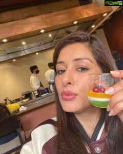 Sameksha Instagram - Republic Day lunch with family. Trio trying some tri-colour tidbit 😋  #arunaoswal #yashswinijindal