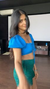 Sanchita Shetty Instagram - Fun time between shoots 💃💃

#nofilter #sanchitashetty #spreadlovepositivity ❤️