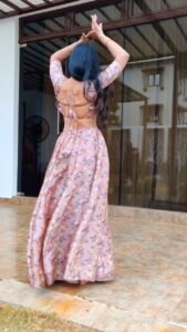 Sanchita Shetty Instagram - 🌸

VC : @naziasyed 

Special thanks @janaxe13 
@yohanimusic 

#celebratelife #enjoy #manikemagehithe 
#sanchita #sanchitashetty #spreadlovepositivity