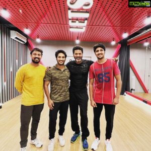 Sathish Krishnan Instagram - Jeichittom maara @princehumai @gokulsheperdz a pic with the legend . #TEAMSATZ  #SATZCHOREO