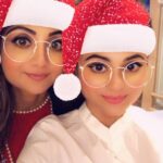 Shamita Shetty Instagram – Christmas timeeee🎅🏻❤️🎅🏻 #funwiththefamily #familytime #love #happinessquotes #christmastime #christmas #sisterbond #instavideo #instapic #instalove #instagood