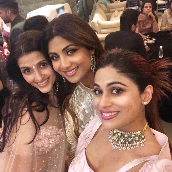 Shamita Shetty Instagram - Happy Diwali everyone 🎀 ️😘 May this year ...