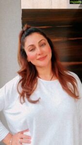 Shilpi Sharma Instagram - Staying hydrated is a daily necessity. All these years I hardly drank water and had to be forced by my mother to drink water. I still avoided. I struggled. All my skin doctors told me my skin needs to be hydrated . It finally started showing on my face... I broke out with lots of acne and skin felt dry. I use to be depressed .  I visited the best skin doctors , spend lacs of money but nothing helped . Finally I decided to test my skin one day. . I drank plenty of water for next three days and I saw that my acne was  less and skin felt good .. But I went back to my old ways of not drinking water  again. Until I realised that no  medicines were working on me besides  water. So finally I came to a conclusion water is the best therapy and it works wonders for me . Though I am still little careless with this habit .. I consciously put a water  bottle in all the places I sit the most so it's always in my sight.. 
Pure water is world's first and foremost medicine.
#drinkwater #stayhydrated.