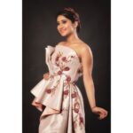 Shivangi Joshi Instagram - ✨ Outfit @hala.almamari Styledby @stylingbyvictor @sohail__mughal__ Jewelry @the_jewel_gallery 📸 @amit_m_datwani Mumbai, Maharashtra