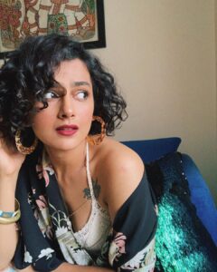 Shraddha Srinath Instagram - Rejects

Made some self portraits and took styling help from @papapants and unwavering support and enthusiasm from kween of self portraits @ranjiramesh