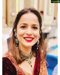 Shruti Sodhi Instagram - Happy happy birthday to my talented and go getter big sister (got to mention that you’re the elder one else no one believes🤭🤷🏻‍♀️😆) @tanveerfai May you get your wishlist of 👗 💼 💎 👠 etc etc fulfilled this year so you can prepare a new long wishlist for your next birthday😁❤️❤️❤️I’ll always be supporting you in life (and shopping😋) no matter what ..got your back 😘 Love you❤️😘 #birthdaygirl #sisterlove #sodhisisters 👯‍♀️