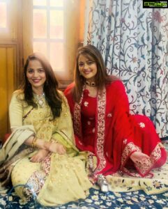 Shruti Sodhi Instagram - Happy happy birthday to my talented and go getter big sister (got to mention that you’re the elder one else no one believes🤭🤷🏻‍♀️😆) @tanveerfai May you get your wishlist of 👗 💼 💎 👠 etc etc fulfilled this year so you can prepare a new long wishlist for your next birthday😁❤️❤️❤️I’ll always be supporting you in life (and shopping😋) no matter what ..got your back 😘 Love you❤️😘 #birthdaygirl #sisterlove #sodhisisters 👯‍♀️