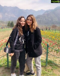 Shruti Sodhi Instagram - Happy happy birthday to my talented and go getter big sister (got to mention that you’re the elder one else no one believes🤭🤷🏻‍♀️😆) @tanveerfai May you get your wishlist of 👗 💼 💎 👠 etc etc fulfilled this year so you can prepare a new long wishlist for your next birthday😁❤️❤️❤️I’ll always be supporting you in life (and shopping😋) no matter what ..got your back 😘 Love you❤️😘 #birthdaygirl #sisterlove #sodhisisters 👯‍♀️