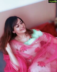 Shruti Sodhi Instagram - Roses are red,
violets are blue;
I’m all dressed
So took a picture for you❤️ #shrutisodhi #wednesday #vibe