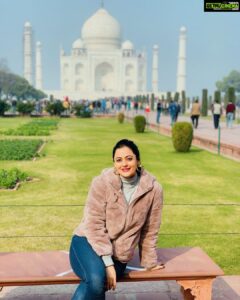 Shruti Sodhi Instagram - मानो तो हम सबके सर पर ‘ताज’ है 👑 #tajmahal #agra #firsttripoftheyear #2021 #lafamilia