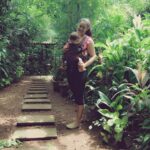Shweta Tiwari Instagram - My baby Loveees nature, and his @soulslings carrier. #superlightweight #fitsinyourpurse #easytocarry