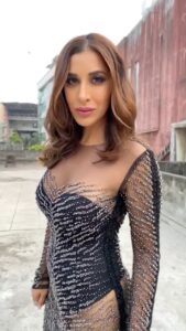 Sophie Choudry Instagram - Missing the @filmfare awards tonight but beatin the blues by feelin them red carpet vibes🤩🤩🤩

Sending you guys so much love @jiteshpillaai @rahulgangs_ @anewradha #filmfareonreels #vimalelaichifilmfareawards #filmfareawards #filmfareawards2021 #sophiechoudry #fomo #redcarpetfeels #imsoprettychallenge 

Gown @namratajoshipura 
Styling @hemlataa9 
HMU @ambereen01