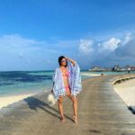 Sophie Choudry Instagram - A place where there is No news, No shoes💙 @discoversoneva #photodump @globalspa_mag #discoversoneva #paradise #experiencesoneva #sonevajani #maldives #nonewsnoshoes #travelwithglobalspa #smilewithglobalspa #globalspa #beach #oceanlife #islandgirl #watervilla #styleinspo #blueskies #sophiechoudry #weekendvibes #vacay Styling @tanimakhosla HMU📸 @ambereenyusuf Soneva Jani