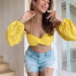Sophie Choudry Instagram - Late to the trend but still cute☺️😋🥳 #fridayfeeling Top @julyissue_online Styling @tanimakhosla #trendingreels #reelitfeelit #dancereels #sophiechoudry #reels #friyay #tgif #weekendvibes #motd #sunshinegirl