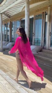 Sophie Choudry Instagram - Walking into the week like😎🎶
@discoversoneva 
@globalspa_mag 

Cape @houseofwhimsy.in 
@tanimakhosla 
Earrings @shaecollections @dinky_nirh 

#discoversoneva   #experiencesoneva  #sonevajani 
#travelwithglobalspa #smilewithglobalspa #globalspa #maldives #watervilla #beachlife #bikinilife #ocean #islandgirl #paradise  #mondaymotivation #nofilterneeded #grateful #myhappyplace #sophiechoudry #stay