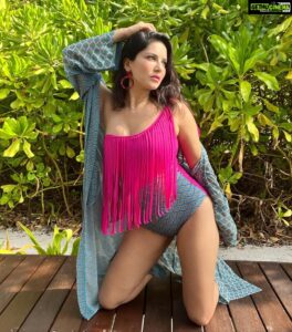 Sunny Leone Instagram - Good morning Maldives! 

 @villahotels @royalmaldives @asyouplan  @oneaboveglobal
 
#travelwithasyouplan 

Outfit - @Flirtatious_india
Jewellery by - @arzonai_jewellery 
Styled by - @hitendrakapopara
Assisted by - @sameerkatariya92
Intern - @tanyakalraaa

www.asyouplan.com