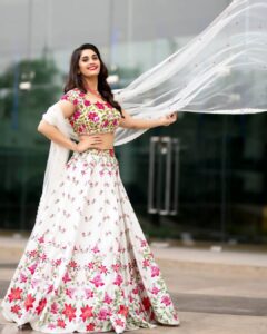 Surabhi Instagram - For #zeetelugukutumbamawards2021 
🌸🌸🌸
Styled by @officialanahita
Outfit: @keerthikadireofficial 
Jewellery: @fashionjewellery_21 
Captured 📸: @v_capturesphotography