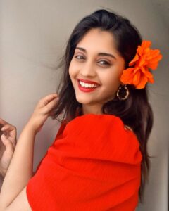 Surabhi Instagram - Dreaming of tropics from #homesafehome 🌹🌸
