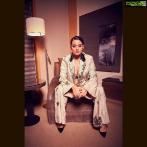 Surveen Chawla Instagram - Last night for #voguewomanoftheyearawards @vogueindia ✨  Outfit by @parnikalabel at  @perniaspopupshop
Jewellery by @anmoljewellers
Shoes by @cl.india  @louboutinworld
Styled by @Aasthasharma  @Nidasshah  Make up: @harryrajput64  Hair: @tinamukharjee 📸 @ravindupatilphotography