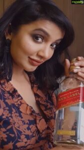 Tejaswi Madivada Instagram - Here’s to moving forward, with our resilient spirit! #WalkInWithJohnnie with me.

When you walk into a bar next, take along an empty glass bottle & get it exchanged for an iconic striding man souvenir. Glass artists from India will use these bottles to craft beautiful installations and place it at these outlets as a toast to forging ahead and keep on walking.

To know more, check out @johnniewalkerindia
#Spon #JohnnieWalker #DrinkResponsibly #johnniewalkerindia