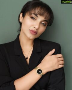 Tejaswi Madivada Instagram - Glam up this Black Friday with @danielwellington. Get a complimentary accessory or watch strap when purchasing products worth INR 9299 and above + get 15% extra by adding my code TEJASWI on the website. Last day to shop is 30th Nov! #danielwellington 🔥
@danielwellington