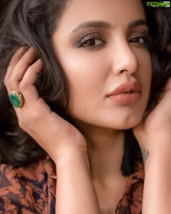 Tejaswi Madivada Instagram - Magic is inside you don't look for it elsewhere.

@katzbeauty 
@deparsalon 
@houseofshachi
@sarathshetty