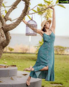 Tejaswi Madivada Instagram - You have escaped the cage.Your wings are stretched out. Now fly.

-Rumi-

@sarathshetty