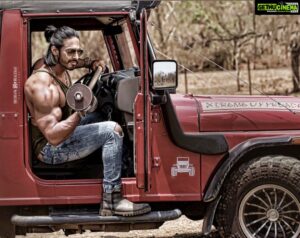 Thakur Anoop Singh Instagram - When you running late for work but you gotta finish that workout too.