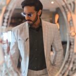 Thakur Anoop Singh Instagram - The shades may hide those emotions but the mirror never lies!! #Thakuranoopsingh Shot by @faizalbukhari Make up @makeoversbybasantjha Outfit : @thehangerstorybyfarhanajuneja