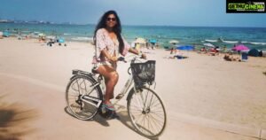 Usha Jadhav Instagram - #beach #bicycle #sun & #sand 
Foto de @alexcortescalahorra ❤️
#verano2021 
.
#playa #bicicleta #sol #arena #mar #beachlife #verano2021 #amor #vida #instagood #instagram #summer #oladecalor #backtothebeach