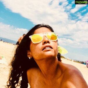 Usha Jadhav Instagram - With @alexcortescalahorra at LaPineda beach... #memory .
.
.
#beach #sea 🌞#sunbath #lapineda #tarragona #spain #españa #traveldiaries #tannedbody 
#lockdown #covid_19 #weareinthistogether #amor #ushajadhav #stayhome #staysafe #yomequedoencasa #quarantine #quedateencasa #actorslife #nationalaward #bestactress #pandemic #films #life #beachplease #instagram #desigirl