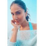 Vaani Kapoor Instagram - Go deep within, discover your invisible higher self and know the love within you. We have to try stop outsourcing happiness.. and find stability within.. to actively cultivate a source of peace and happiness in our mind ❤️