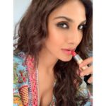 Vaani Kapoor Instagram – #GiveawayAlert: 
Here’s the look I created using my KIKO Milano favourites.✨ Stand a chance to win some of my favourites by following these simple rules.
– Tag 2 of your friends who love make up as much you do
– Follow @kikomilanoindia
– 3 lucky winners will be announced on the Kikomilano India instagram page, so look out for the same 🎁🎉🛍.
Also they have a huge SALE up to 50% OFF going on across their stores till the end of January. So hurry, go check it out now ! #KIKOMilanoXVaaniKapoor