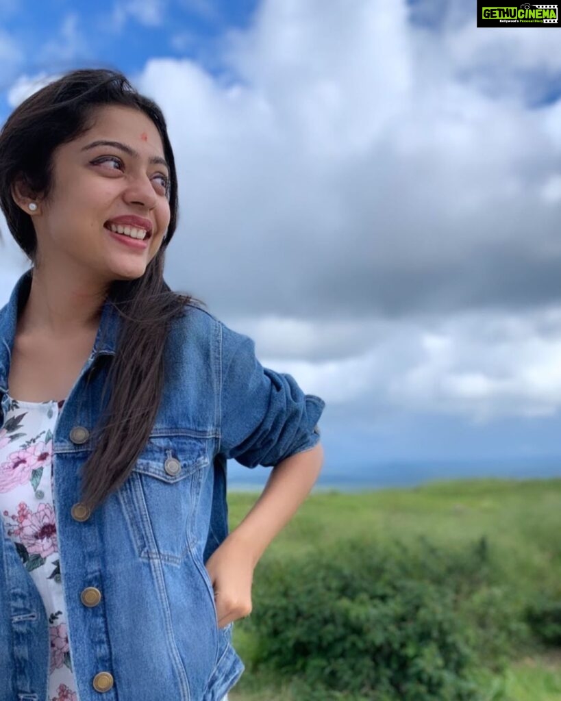 Actress Varsha Bollamma Instagram Photos And Posts February 2020 Gethu Cinema