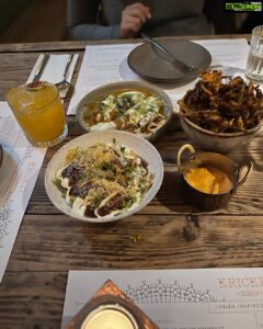 Vishakha Singh Instagram - Food food and more food!
Mumbai inspired flavours in London..a fun eve out with my fav girls @kricketlondon 🇬🇧❤️ 🇮🇳
