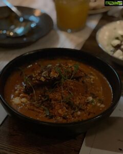 Vishakha Singh Instagram - Food food and more food!
Mumbai inspired flavours in London..a fun eve out with my fav girls @kricketlondon 🇬🇧❤️ 🇮🇳