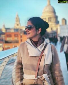 Vishakha Singh Instagram - Hello 🇬🇧 
Feels like a lifetime. 🍁