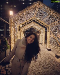 Vishakha Singh Instagram - For a person who loves sunshine, beaches and warmth..I never imagined I'd begin liking winters or the snow. 
But Canada changed that for me. 
Can't believe it's been a year already. 

A big shout out to @sandeshbsuvarna @realstartupguy @jodikovitz @oooolannna @marissabronfman @adancingflamingo @racheldavid @next_canada for making my visits special.

#Canada #Snow #Toronto #GoNorth #StartUp #ThisTimeLastYear #BeBackSoon #Wanderlust #NextIsWhat #Winter #Sparkle #2019 #AppreciatonPost