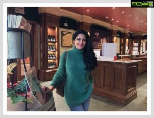 Vishakha Singh Instagram - ..of Earthy tones, ice wine and a visit to Niagara Falls in the wrong season 🙂
.
.
.
.
.
.
#Icewine #canada #niagarafalls #Memories #winter #green #earthy #brown #tbt