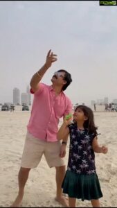 Vivek Oberoi Instagram - My favourite part about #MakarSankranti, especially growing up was to go kite flying. Happy to pass on this tradition to my kids. It was truly a morning well spent. Wishing all a very happy #MakarSankranti, #Pongal, #Bihu!
#Kiteflying #tradition #festivals