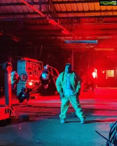 Yogi B Instagram - BTS #ThaniVazhi Music Video Shoot
#Darbar
@dancersatz @loyola_dreamteam @demel_cinematographer