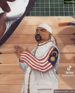 Yogi B Instagram - Wearing a huge part of my heart on my sleeves, quite literally! Thank you for this amazing artwork @varshuveer_arts 

Salam Merdeka and Happy Independence Day Malaysia. We’re going through a tough phase, but as always, we shall prevail. Grateful for my multi- racial family. 🇲🇾🙏🏽
.
.
.

Posted @withregram • @varshuveer_arts Timelapse | Yogi B sir 🎶 Happy independence day Malaysia 🇲🇾 #yogib #malaysia #malaysiaart #independenceday #harimerdeka #harimerdekamalaysia #varshuart #hiphop #hiphopmalaysia