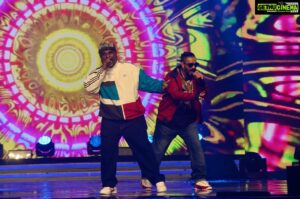 Yogi B Instagram - Happy New Year makkale! Wishing you all a positive and productive year ahead. Always stay safe and healthy! #2021

Catch me and Malaysian artists at the #TherikkaVidalama concert. Tonight at 9pm AstroVinmeen Channel 231. 

@myvictorygroup @astroulagam @kumaresh_host
@emceejesz @mizter_n