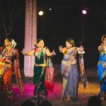 Aditi Balan Instagram - Look at those happy faces witnessing an amazing performance by Lavani women of Maharashtra. Sangeeth Bari at @playadishakti Missing the festival craziness !! Pics @the.wildvind