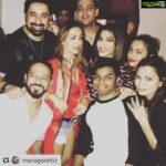 Amrita Arora Instagram - Class of 2000 ✌🏼️✌🏼️✌🏼️✌🏼️ @mtvindia @mariagorettiz @nikhilchinapa @cyrus_sahukar @sophiechoudry @anuragrao @malaikaarorakhanofficial ! The wonder years ...❤️💕✌🏼️☺️ #mtv'vjs