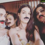 Amrita Arora Instagram – When xmas gets super weirddddd😂🙀 @bellacarlstrom @mallika_bhat @malaikaarorakhanofficial