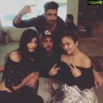 Amrita Arora Instagram - Friends❤️❤️ #Sucasa #mrright
