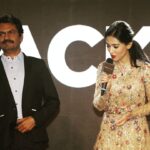 Amrita Rao Instagram - THACKREY MUSIC LAUNCH : Unveiling the first copy 🎼📀with @nawazuddin._siddiqui @uddhavthackeray @adityathackeray #rashmithackrey .... .... @abhijitpanse @viacom18motionpictures @viacom18marathi Taj Lands End, Mumbai