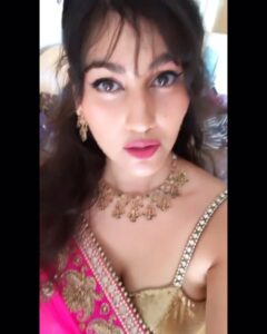 Anjali Lavania Instagram - All dressed up in this beautiful saree for my soul sisters wedding. ❤️

#mybestfriendswedding 
#sareelove #anjalilavania
